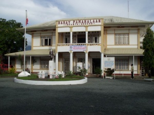 Infanta quezon municipal hall.jpg