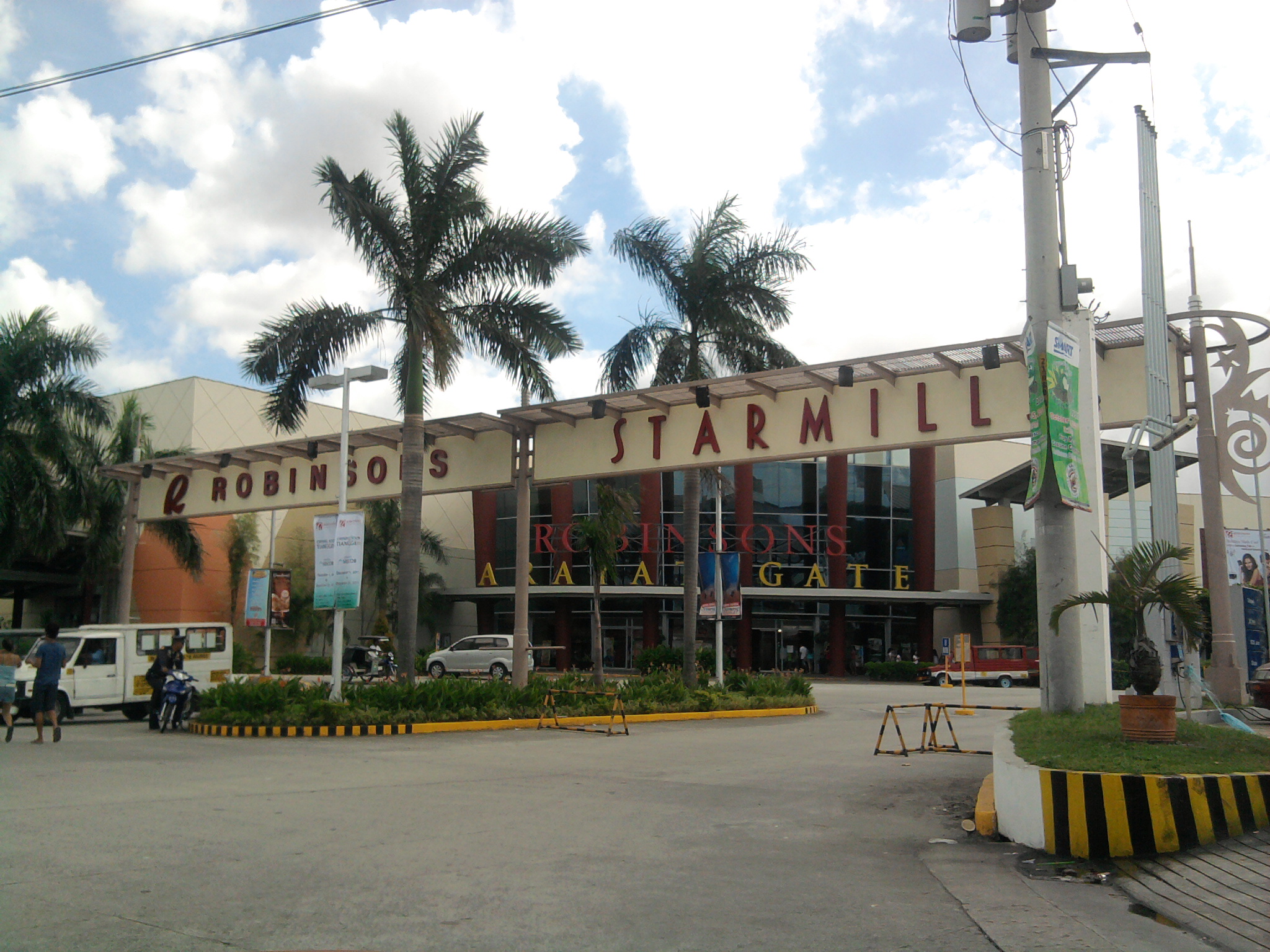 FileROBINSONS GATE2(going west) San Jose,San Fernando, Pampanga.jpg