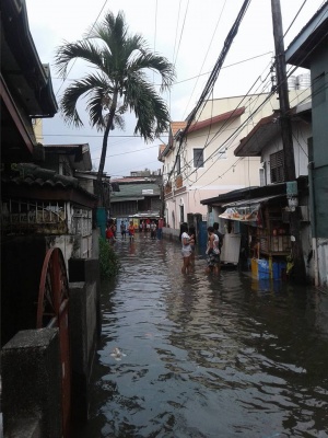 Flooding at Sanchez St. and Mesina St., Tinajeros, Malabon City.jpg